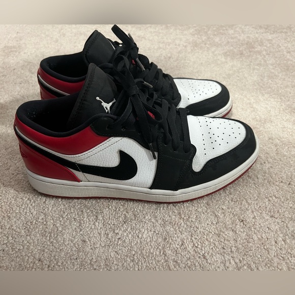 Nike air Jordan one low ‘Black Toe’ very good condition worn only 10 times going - Picture 2 of 4